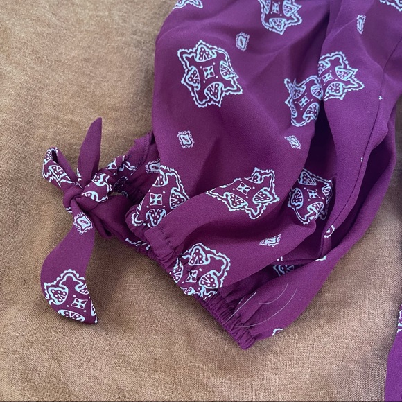 Papermoon Blouse with zipper and tie sleeves - Stitch Fix - Picture 2 of 4